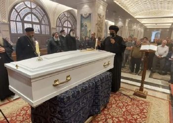 الكنيسة القبطية الأرثوذكسية تودع طباخ البابا فى صور نادره