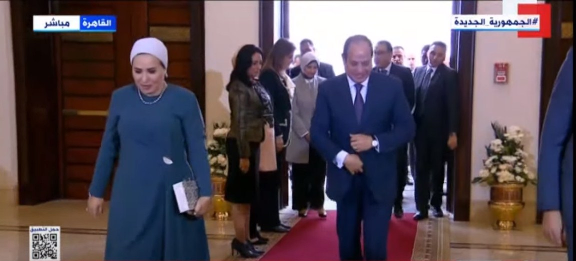 تعليق السيسي بشان احتفالية المراة المصريه الرجاله زعلانه 2 السيسي يكرم الامهات المثاليات