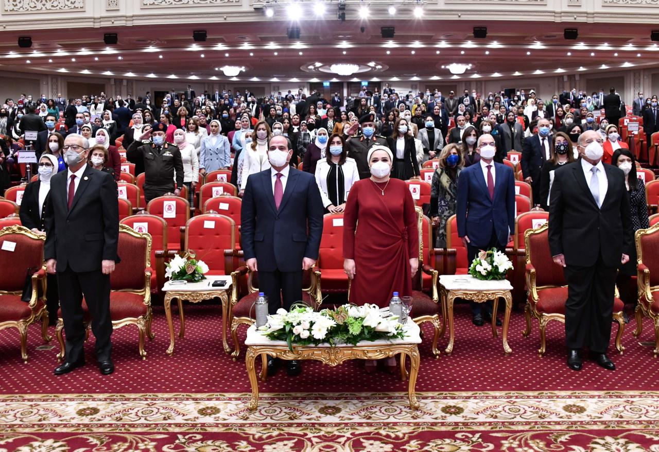 تعليق السيسي بشان احتفالية المراة المصريه الرجاله زعلانه 3 السيسي يكرم الامهات المثاليات