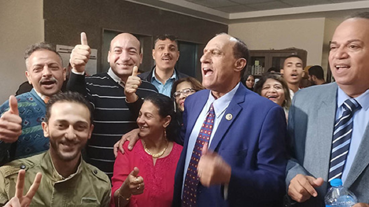 ببكاء شديد والدة الطفل شنودة و لحظة استلامه بدموع الفرح 3 استلام والدة الطفل شنودة ابنها بالتبنى