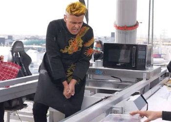 أول تعليق من رامز جلال بعد عضة من الثعبان