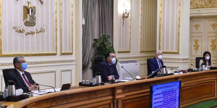 رئيس الوزراء: تفعيل قانون تنمية المشروعات يهدف لخدمة الألاف 7 7