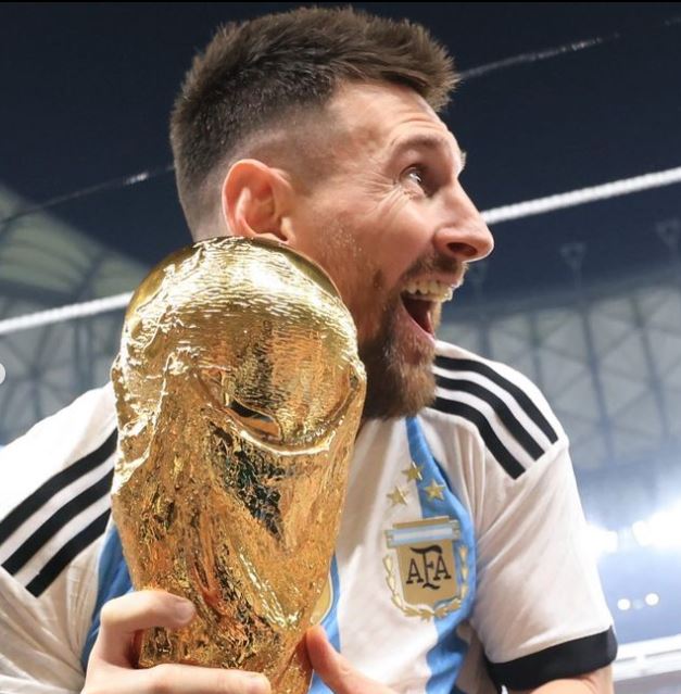 ميسي بصمة جديدة في الدوري الأمريكي وحفاوة الاستقبال 2023 3 73496 فرحة ميسي بكأس العالم 2022 7