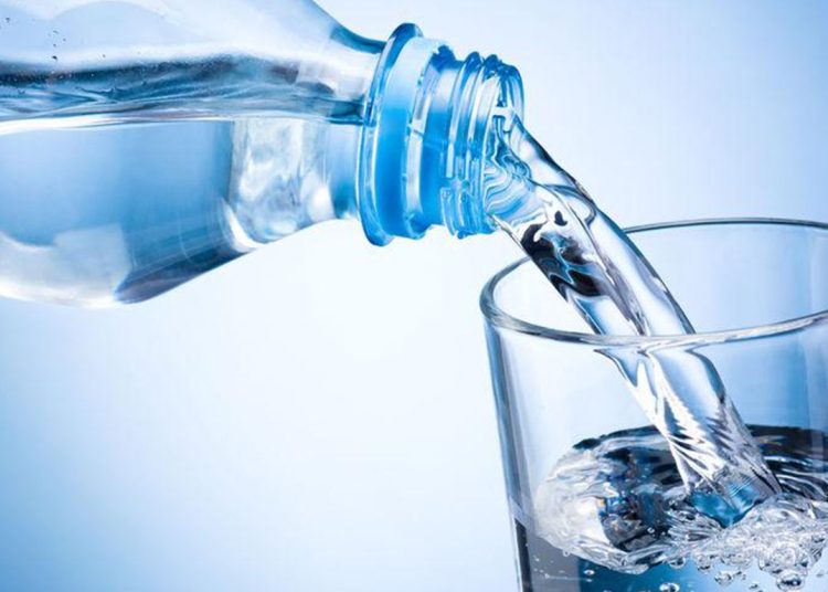 ماذا سيحدث إذا توقفت عن شرب الماء 8 كوارث تصيبك 1 أضرار-شرب-الماء