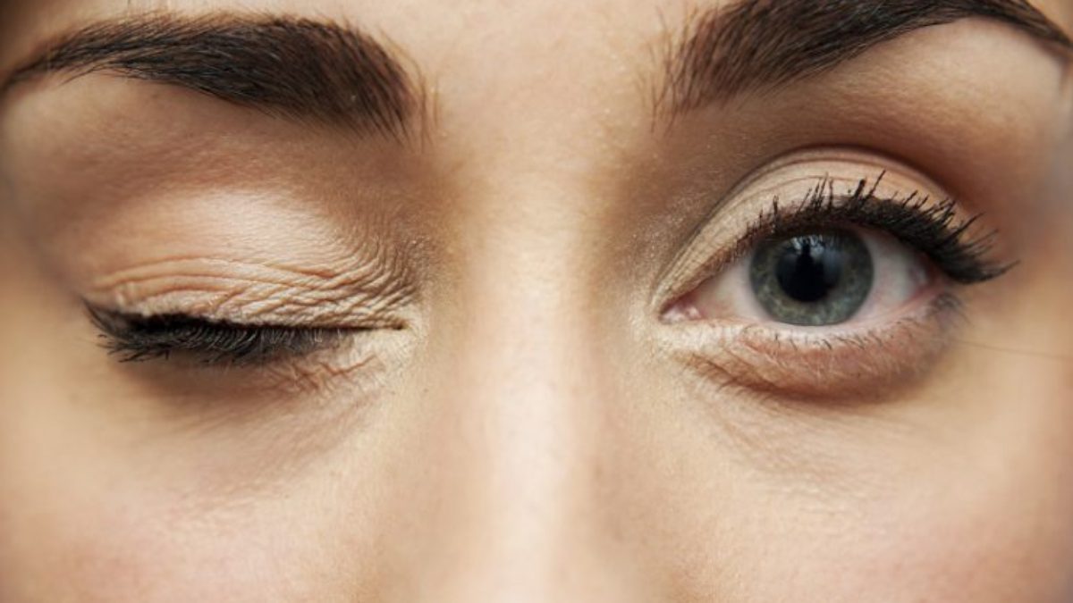 عادات نمارسها يوميًا احذر هذه الأسباب تؤدي إلى رعشة جفن العين باستمرار 3 Eye twitching 740x493 1 1200x675 1
