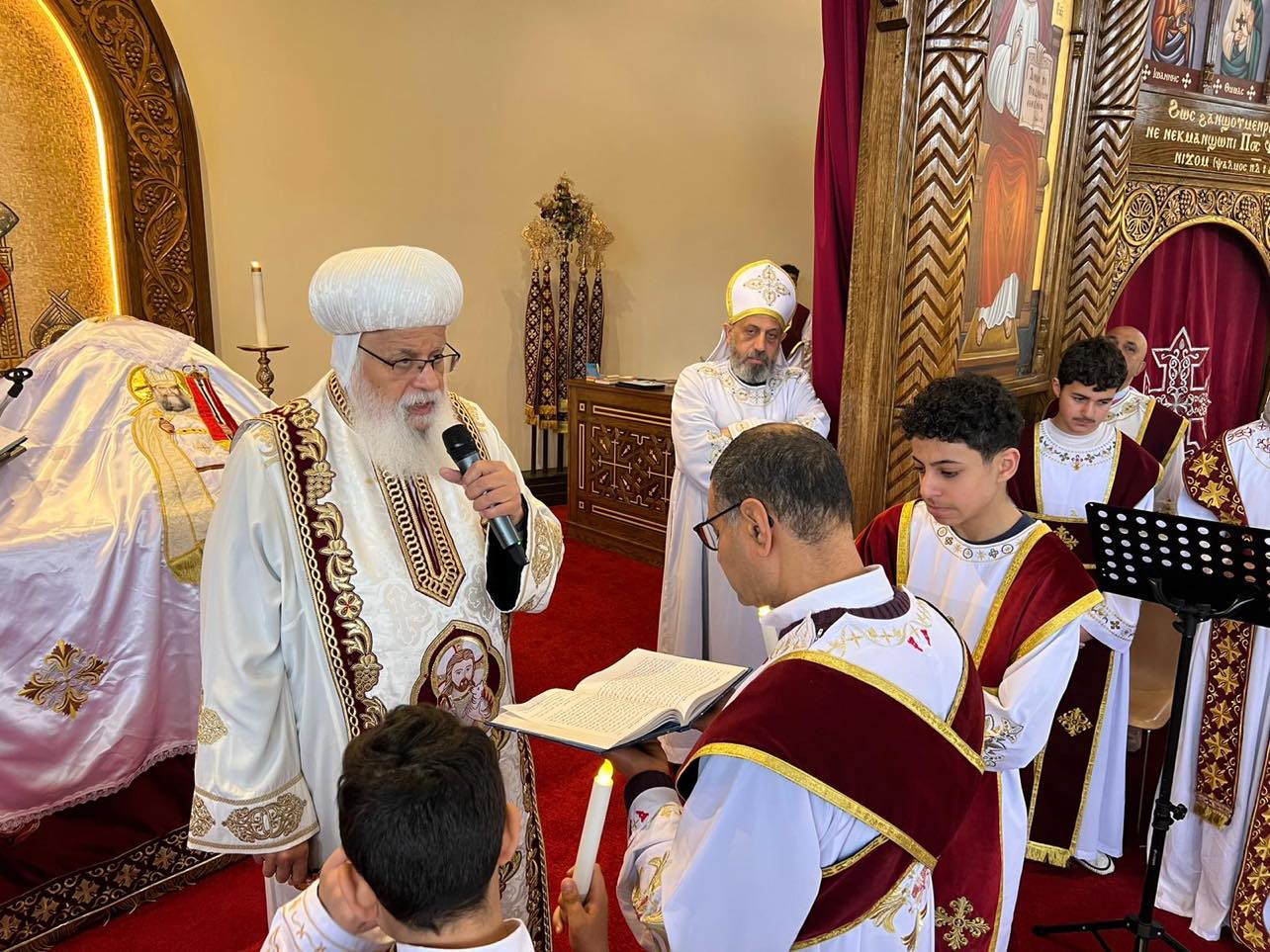 بالصور تفاصيل إحتفال إيبارشية هولندا يعيد نياحة البابا كيرلس ال6 5 سيامة بعض الشمامسة ب إيبارشية هولندا