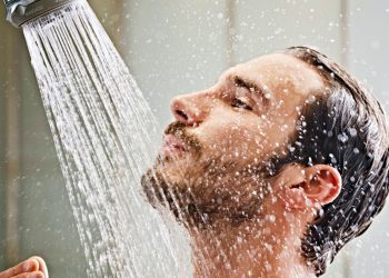 احذر ممارسة هذه العادة أثناء الاستحمام تسبب العمى