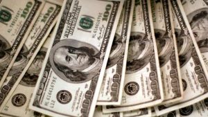 ضربة قوية فى سعر الدولار بالسوق السوداء وهذا قيمته بالبنوك الان 4 الدولار نزل 6 جنيه بالسوق السوداء