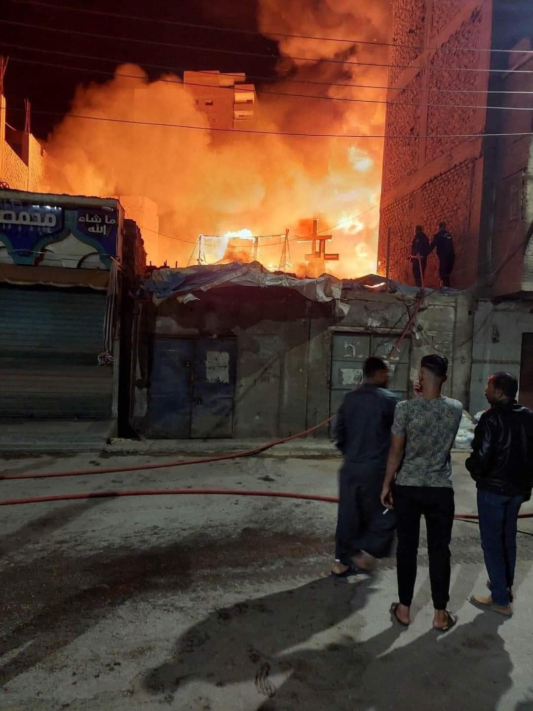 شاهد بالفيديو الدمار الهائل بـ كنيسة ديروط والحزن يخيم على الاقباط 3 كنيسة ديروط بعد الحريق وحزن بين الاقباط