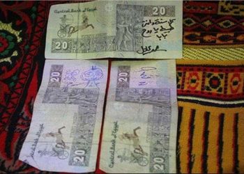 تحذير من الكتابه على العملات الورقية علشان متقولش معرفش