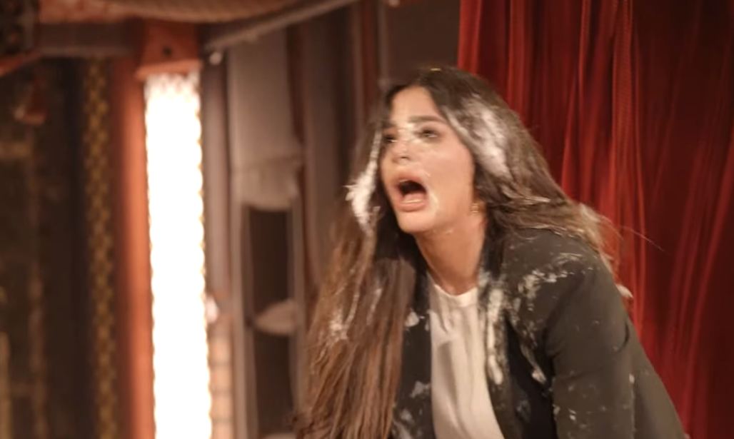 شاهد الفنانة هنادي مهنا تضرب رامز جلال بعد مقلب الغسالة 3 هنادي مهنا تعتدى على رامز جلال