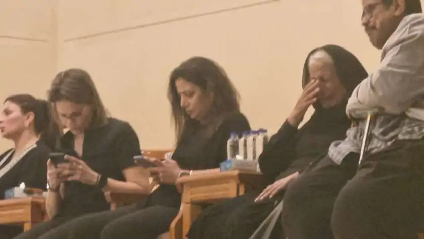 محزن جدا وما حدث لوالدة شيرين الطحان في عزاء ابنتها صور 4 انهيار والدة شيرين الطحان