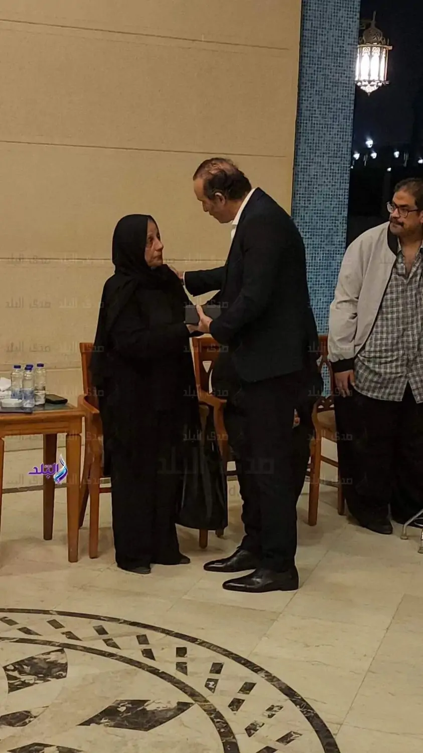 محزن جدا وما حدث لوالدة شيرين الطحان في عزاء ابنتها صور 2 انهيار والدة شيرين الطحان