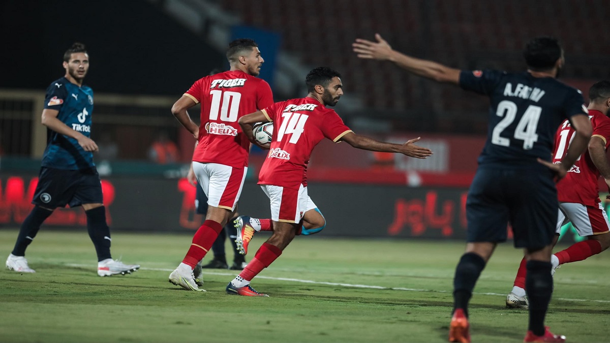 بعد إصابه نجم الاهلى أمام بيراميدز في كأس مصر نقله إلى المستشفى 4 إصابه نجم الاهلى أمام بيراميدز