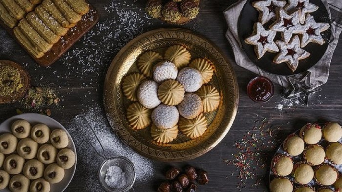 دون أن تدري رصاص في كحك العيد بسبب عادة شائعة مضرة 3 أضرار وضع كحك العيد والبسكويت على ورق الجرائد