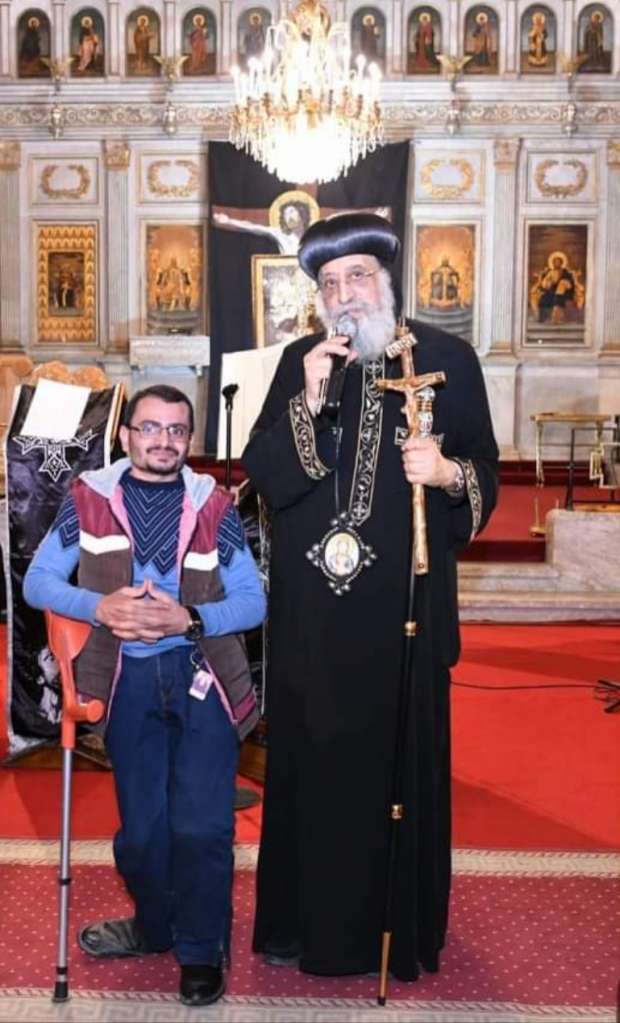 حكاية هديه صليب لـ البابا تواضروس من ذوى الهمم خلال أسبوع الآلام 2 حكاية هديه صليب لـ البابا تواضروس من ذوى الهمم