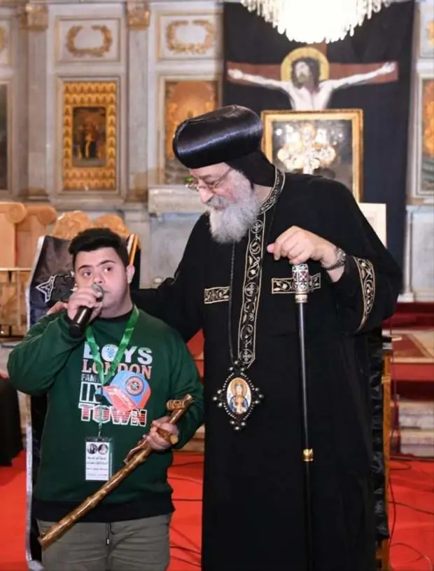 حكاية هديه صليب لـ البابا تواضروس من ذوى الهمم خلال أسبوع الآلام 4 حكاية هديه صليب لـ البابا تواضروس من ذوى الهمم
