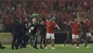 نجم الاهلى ينفعل على كولر و يرفض السلام فى مبارة الهلال ومطالبات بتجميده 2 لقطه نجم الاهلى أحمد عبد القادر تثير الجدل
