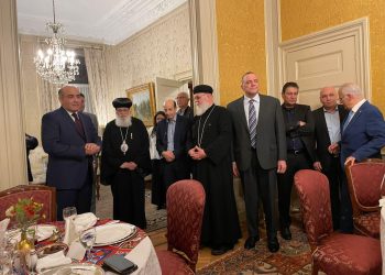 أسقف هولندا يشارك في حفل بالسفارة المصرية بلاهاي