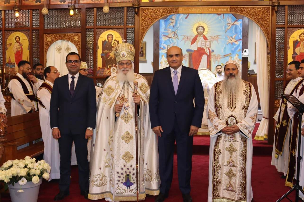 السفير المصري بهولندا يحضر قداس عيد القيامة المجيد 2023 بكاتدرائية أمستردام 3 السفير المصري بهولندا يحضر قداس عيد القيامة المجيد 2023 بكاتدرائية أمستردام