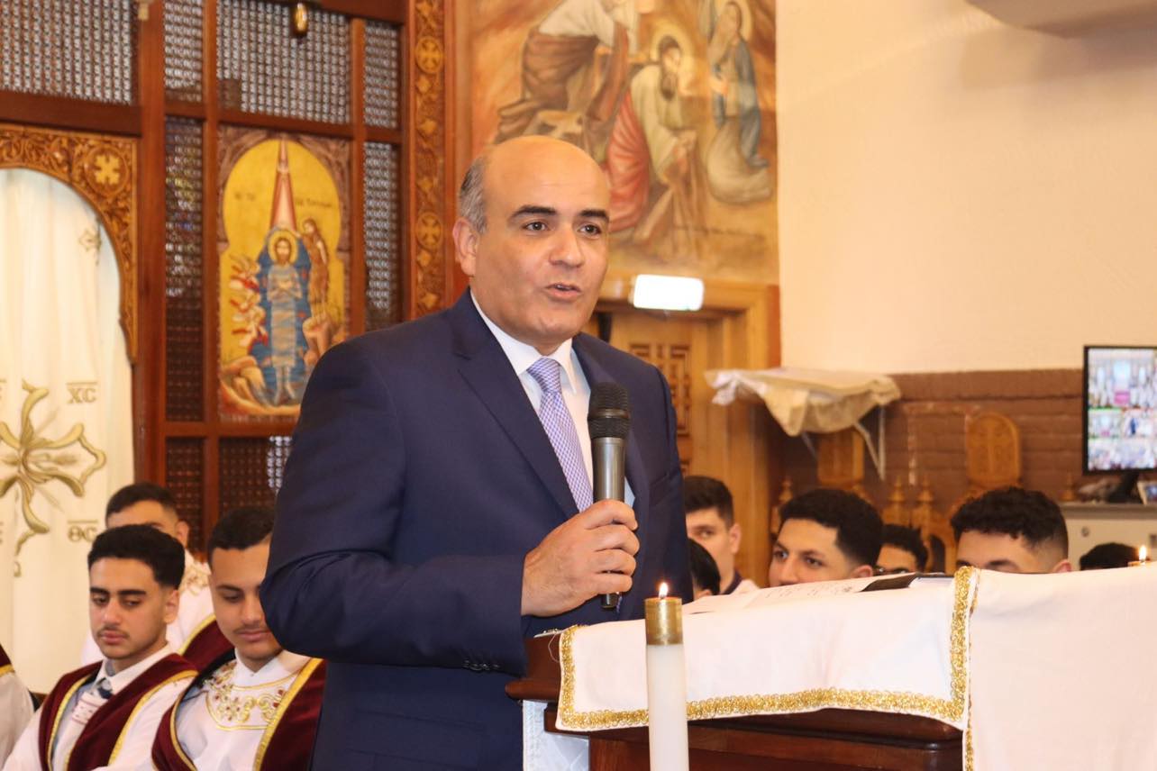 السفير المصري بهولندا يحضر قداس عيد القيامة المجيد 2023 بكاتدرائية أمستردام 4 السفير المصري بهولندا يقدم التهاني