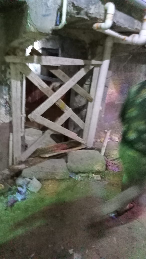 أنهيار عقار من 3 طوابق وننشر بالصور مايحدث الأن 4 7FWz7 3