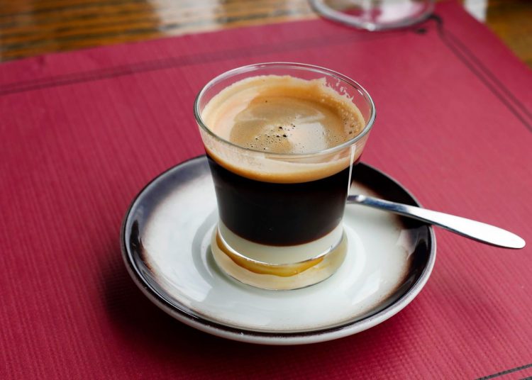 صحتك في خطر عند تناول القهوة اعرف السبب 1 Cortado Coffee FT BLOG0822 2000 3950c4b0bf334ecdaa09e86496bcb348