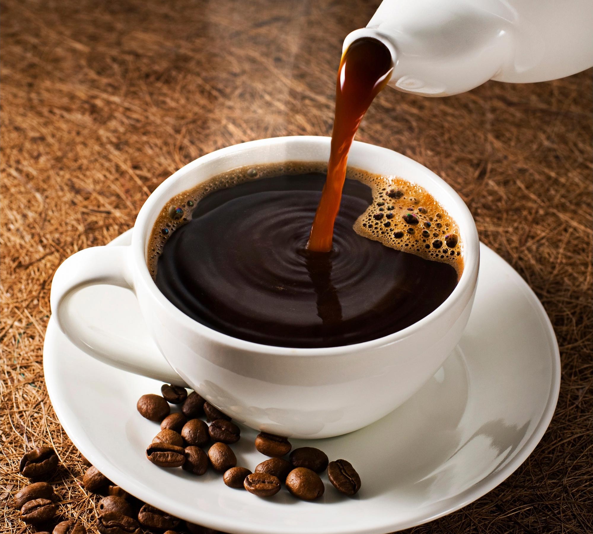 بعد هذا الخبر مش هتشرب القهوة تاني تعرف على اضرارها الكارثية 2 a2ffa731 pouring coffee cup