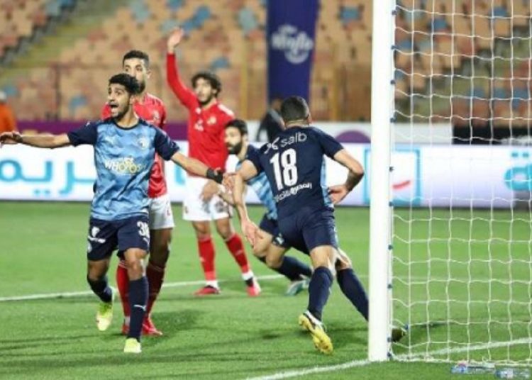 بعد إصابه نجم الاهلى أمام بيراميدز في كأس مصر نقله إلى المستشفى 1 غرامة تنتظر لاعب الاهلى محمد عبد المنعم