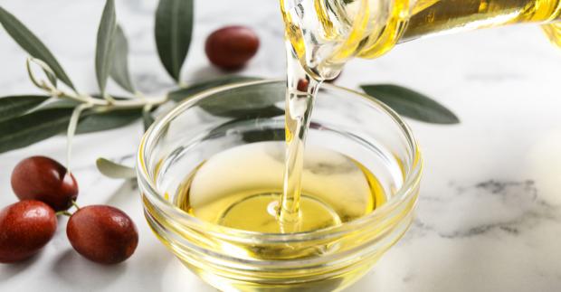 في 7 علامات تعرف على اختبار زيت الزيتون الأصلي 3 اختبار زيت الزيتون الأصلي