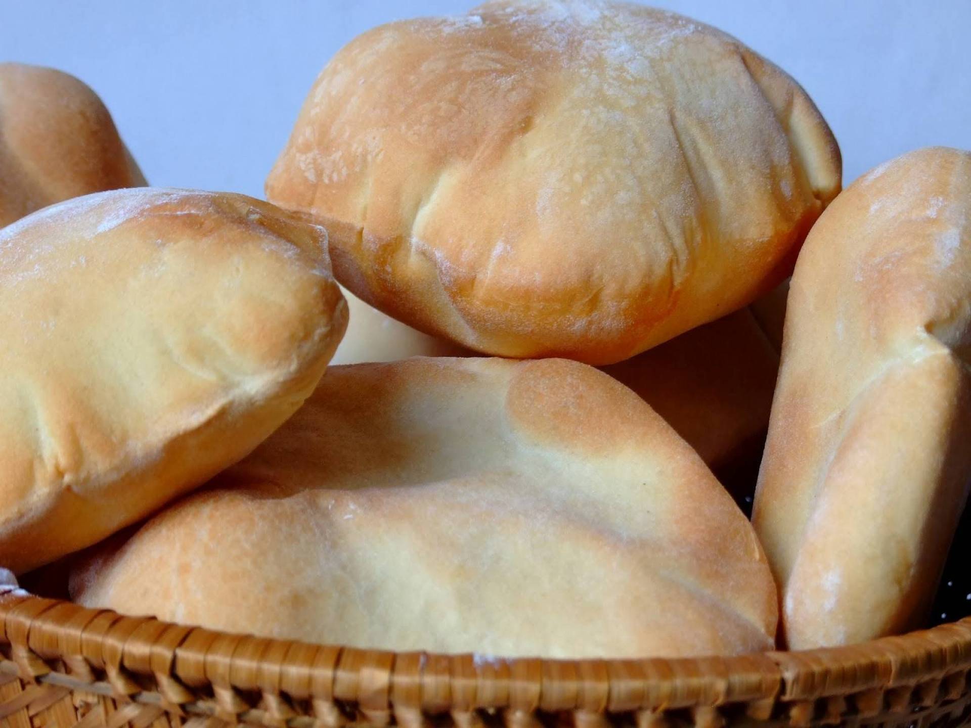 انخفاض سعر رغيف الخبز السياحي 