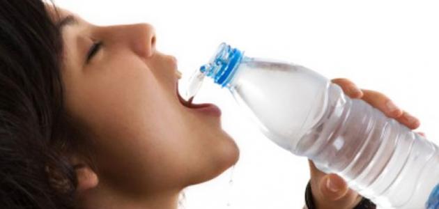 ما هي فوائد شرب الماء البارد