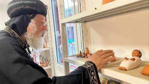 البابا فرنسيس يعلن ما سيفعله بشان شهداء أقباط ليبيا 3 هدية البابا تواضروس الى البابا فرنسيس