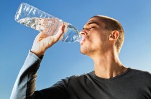 شرب الماء بعد الإستيقاظ فوائد غير متوقعة