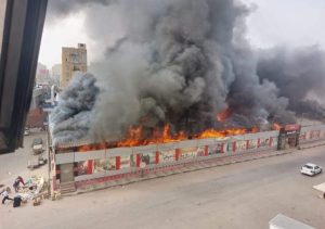 عمرو أديب يناشد الرئيس السيسي بعد حريق معرض شباب مصر ببنى سويف عندهم ديون وجمعيات وأهالي وعيال 3 حريق معرض شباب مصر