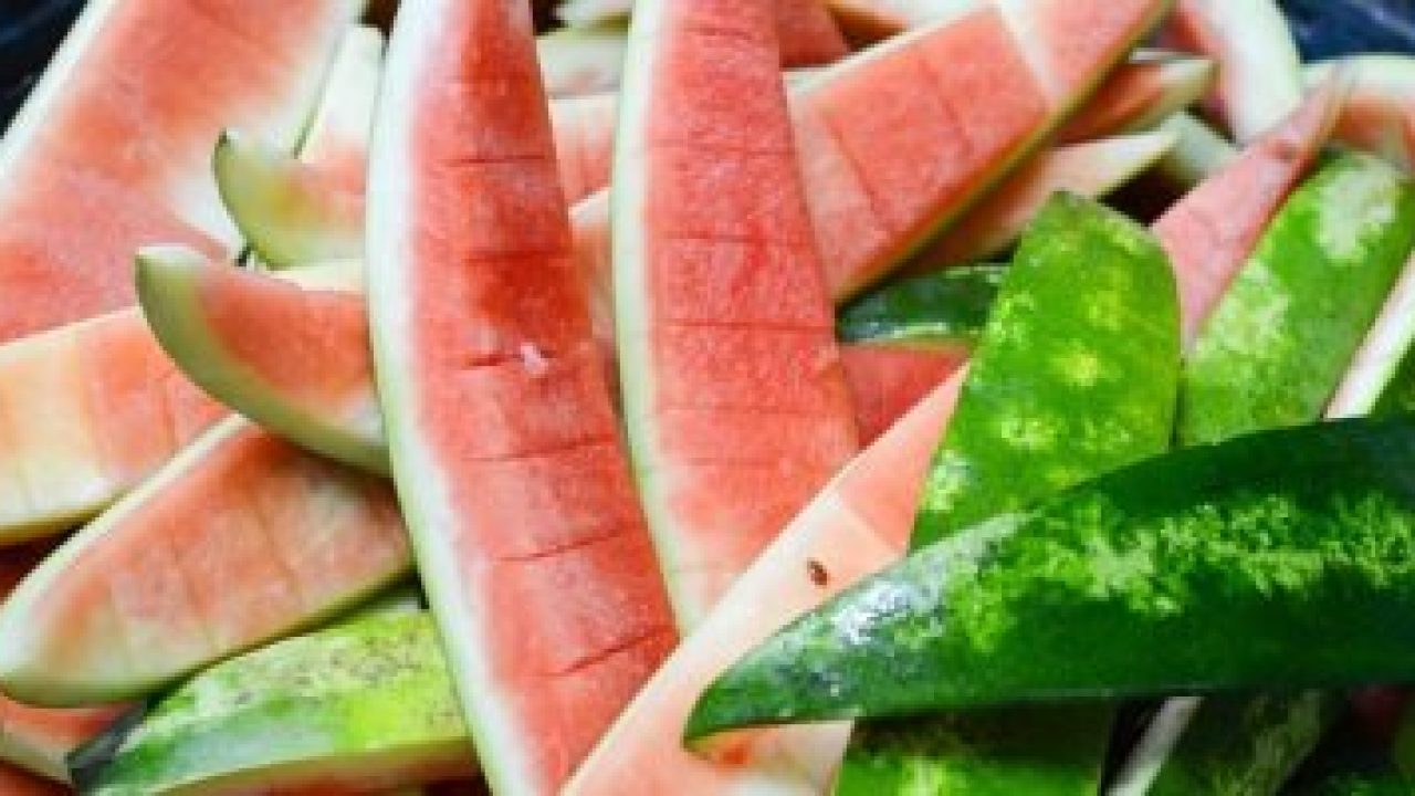علامات توضح البطيخ الفاسد علشان محدش يضحكش عليك 2 علامات تكشف البطيخ الفاسد الاقرع من الحمراء