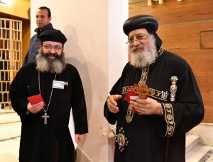 نياحة القس أندراوس دانيال بإيبارشية بورسعيد وبالحزن والدموع المئات يشيعون الجثمان 3 نياحة القس أندراوس دانيال بإيبارشية بور سعيد