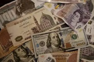 ضربة قوية فى سعر الدولار بالسوق السوداء وهذا قيمته بالبنوك الان 2 الدولار نزل 6 جنيه بالسوق السوداء