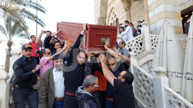 جنازة مصطفى درويش 5 مشاهد مؤثرة بينها شقيقه وخطيبته 3 66310 شيرين عبد الوهاب
