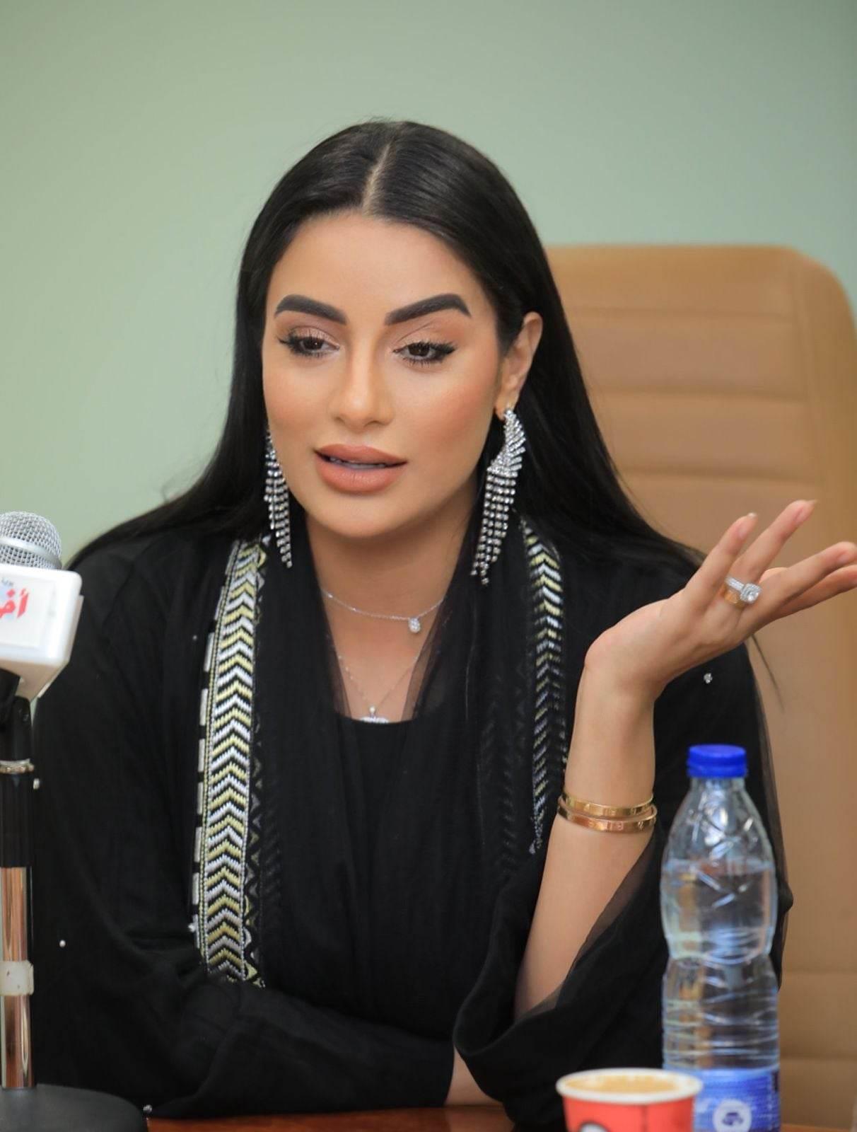 الفنانة جوري بكر تهين سيدات مصر وبلاغ عاجل للنائب العام 4 gory la