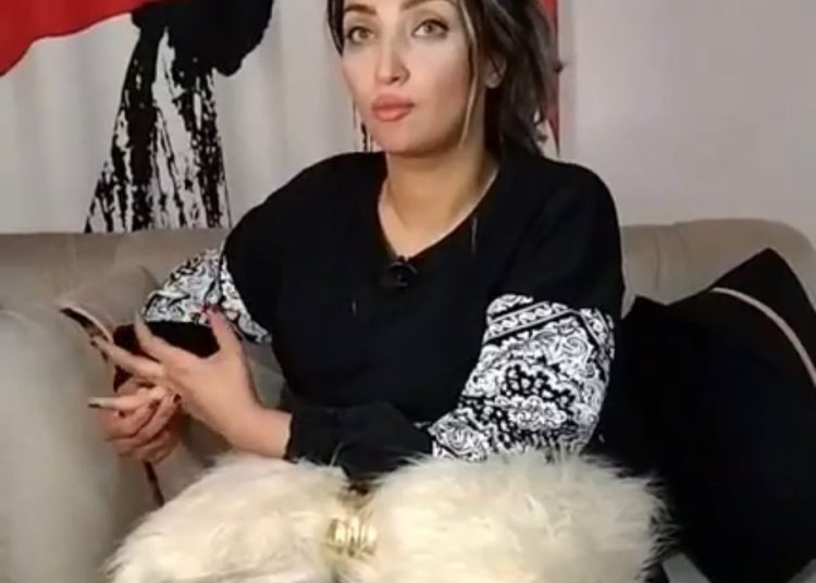 برسالة ساخرة طليقة حسن شاكوش تشمت فيه بسبب أزمته مع زوجته 1 tale2t shak la