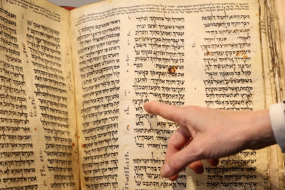 مزاد عالمي لبيع أقدم كتاب مقدس بالعالم بثمن تجاوز 38 مليون دولار 3 أقدم كتاب مقدس بالعالم
