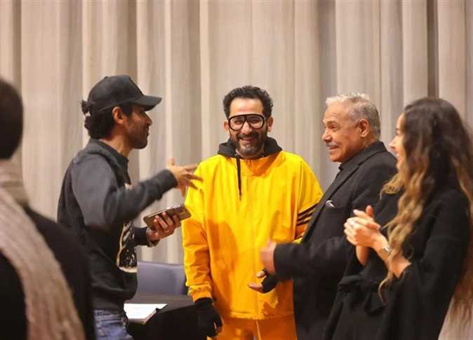 أحمد حلمي يعلن لجمهوره خبر سار عن عمله الجديد بعد غياب 20عام 3 أحمد حلمي بمسرحية جديدة 1