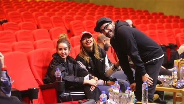 أحمد حلمي يعلن لجمهوره خبر سار عن عمله الجديد بعد غياب 20عام 7 أحمد حلمي بمسرحية جديدة