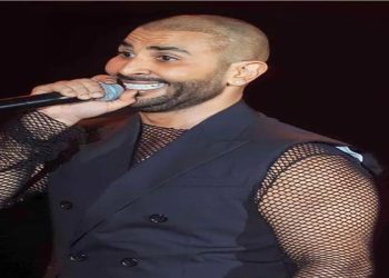 إطلالة أحمد سعد الغريبة