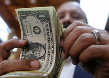تراجع تحويلات المصريين من الخارج