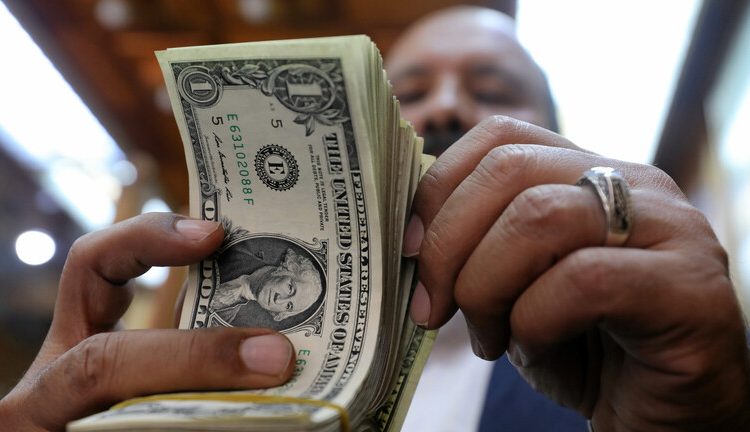 كشف سبب تراجع تحويلات المصريين من الخارج 2023 1 تراجع تحويلات المصريين من الخارج