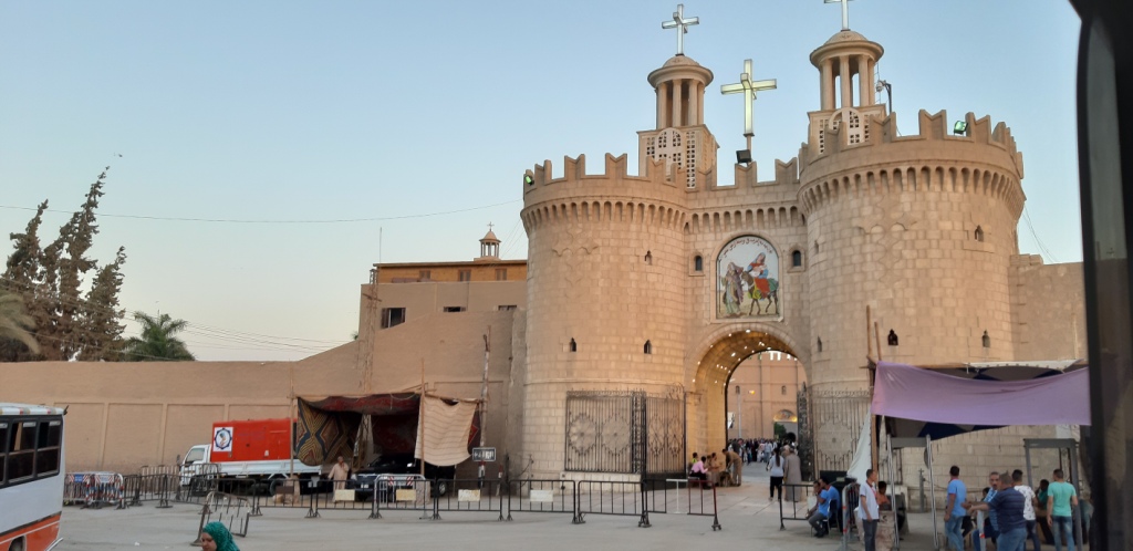معجزه فى ليلة عيد القيامة بالدير المحرق حدث تاريخي لم بحدث له مثيل بمصر 5 دير المحرق و معجزة القيامة