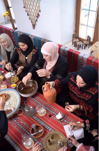 إطلاله الملكة رانيا بالحفل الملكي تقلب السوشيال ميديا 5 زفاف ولى عهد الأردن2