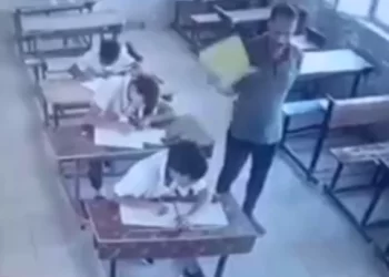 مراقب الامتحانات